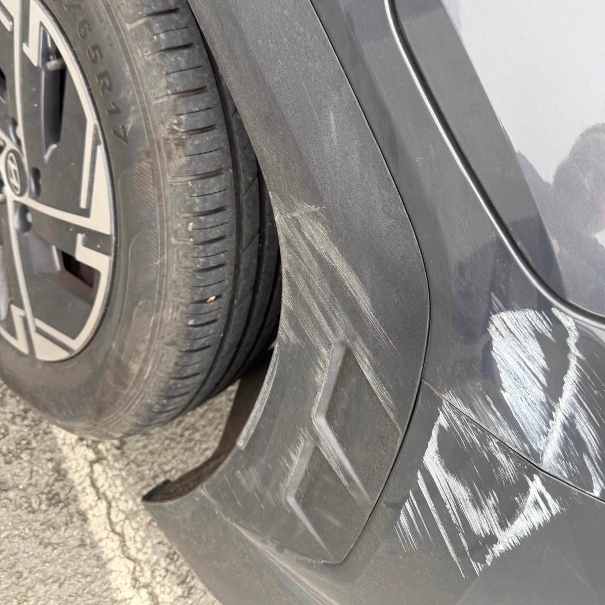 Hyundai bumper corner repair before repair